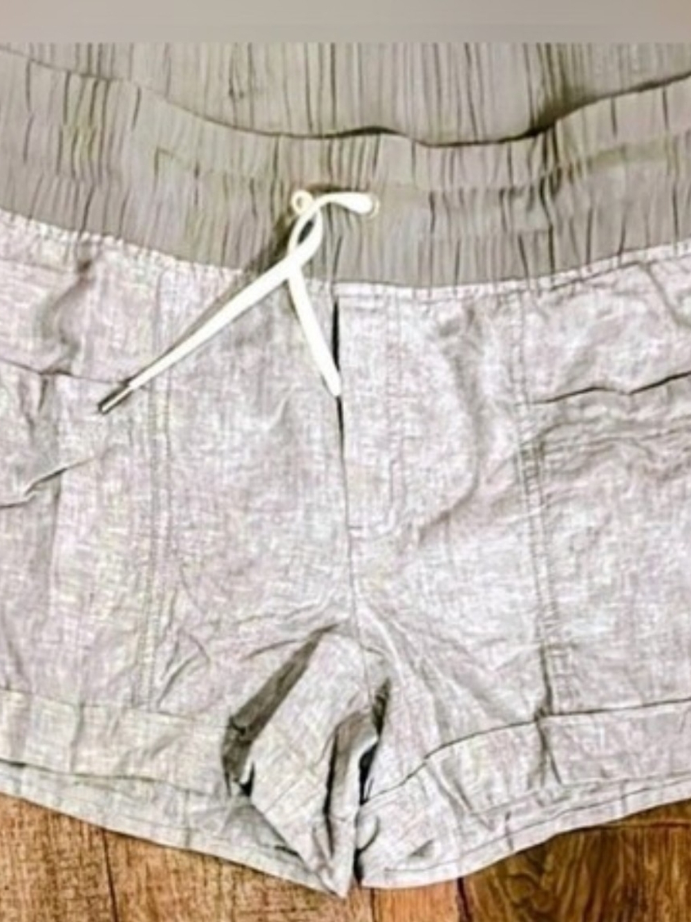 Athleta Women’s Light Gray Elastic-Waist Drawstring Shorts